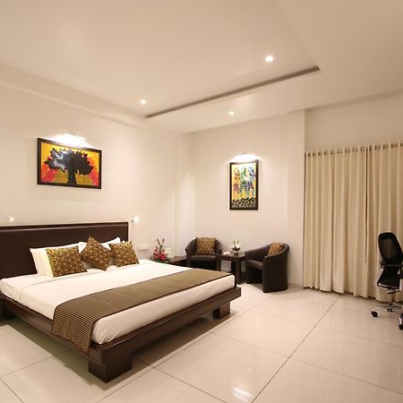 Prakruti Resort Vadodara Buitenkant foto
