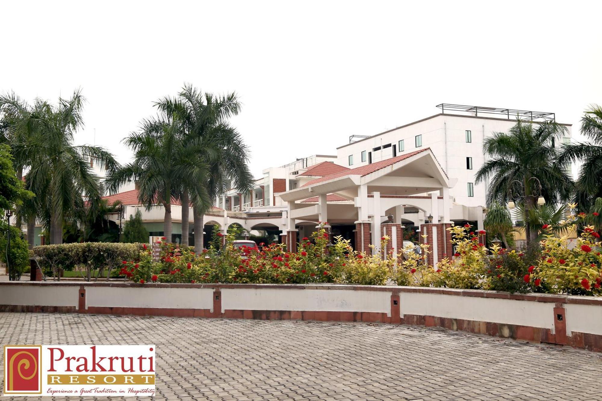Prakruti Resort Vadodara Buitenkant foto