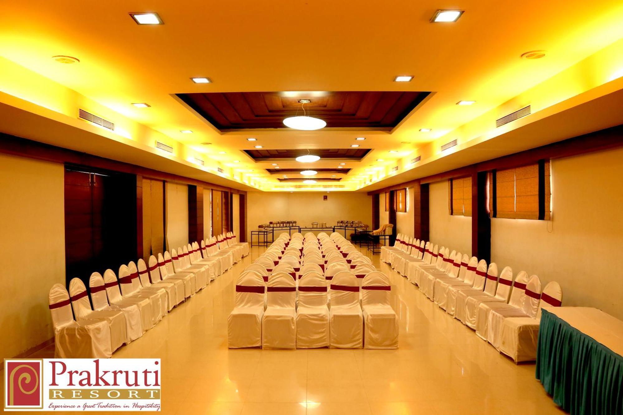 Prakruti Resort Vadodara Buitenkant foto