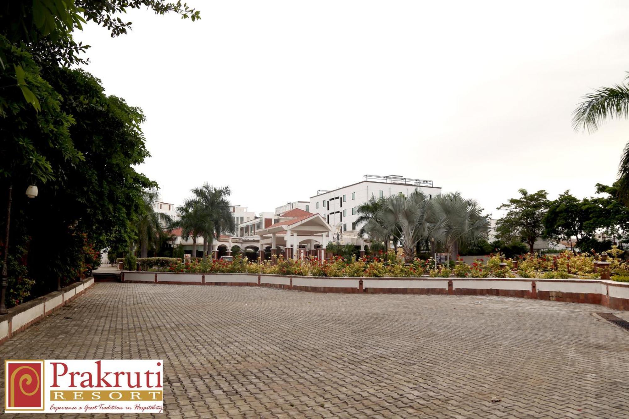 Prakruti Resort Vadodara Buitenkant foto