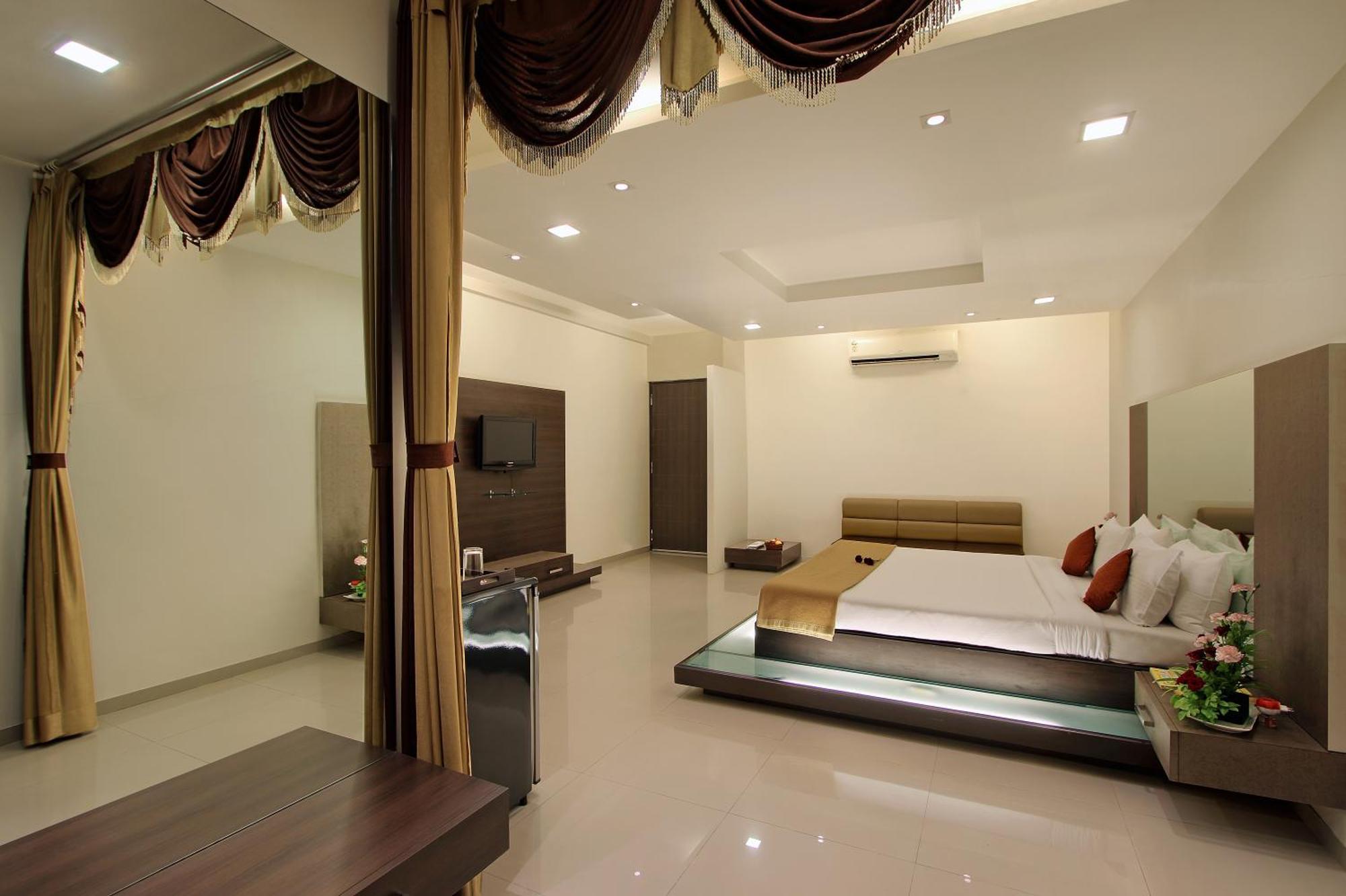 Prakruti Resort Vadodara Buitenkant foto
