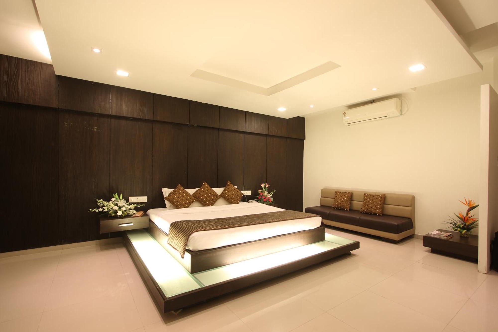 Prakruti Resort Vadodara Buitenkant foto